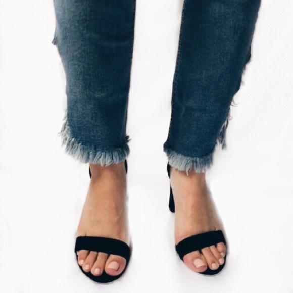 🔻SALE •LAST ONE (S)• Alexa Frayed Hem Jeans - Picture 3 of 7